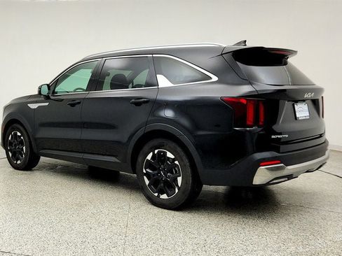 Used 2024 Kia Sorento S w/ Panoramic Sunroof Package FWD image 7