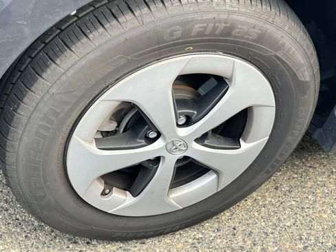 Used 2014 Toyota Prius Four image 14