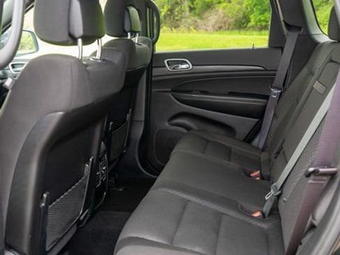 Used 2020 Jeep Grand Cherokee Laredo AWD/4WD image 12