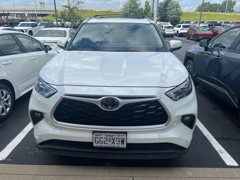 Certified 2020 Toyota Highlander XLE FWD image 3