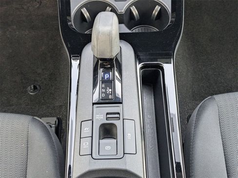 Used 2025 Toyota Prius LE image 25