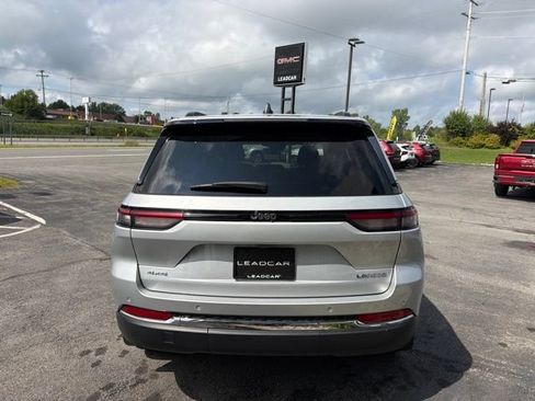 Used 2023 Jeep Grand Cherokee Laredo w/ Luxury Tech Group I AWD/4WD image 4