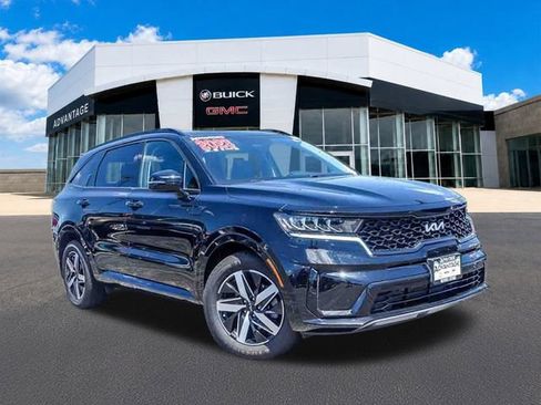 Used 2023 Kia Sorento S w/ Panoramic Sunroof Package FWD image 2
