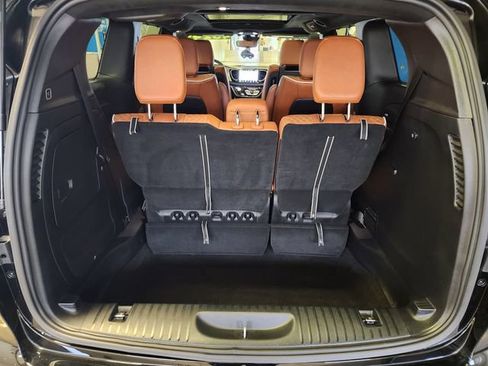 Used 2025 Chrysler Pacifica Pinnacle FWD image 17