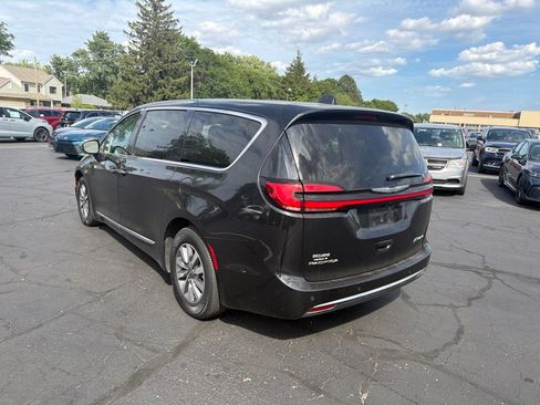 Used 2023 Chrysler Pacifica Limited FWD image 8