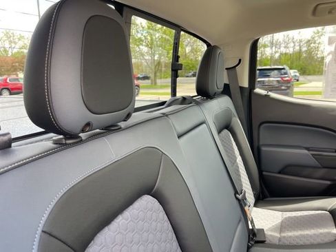Used 2017 Chevrolet Colorado Z71 AWD/4WD image 36