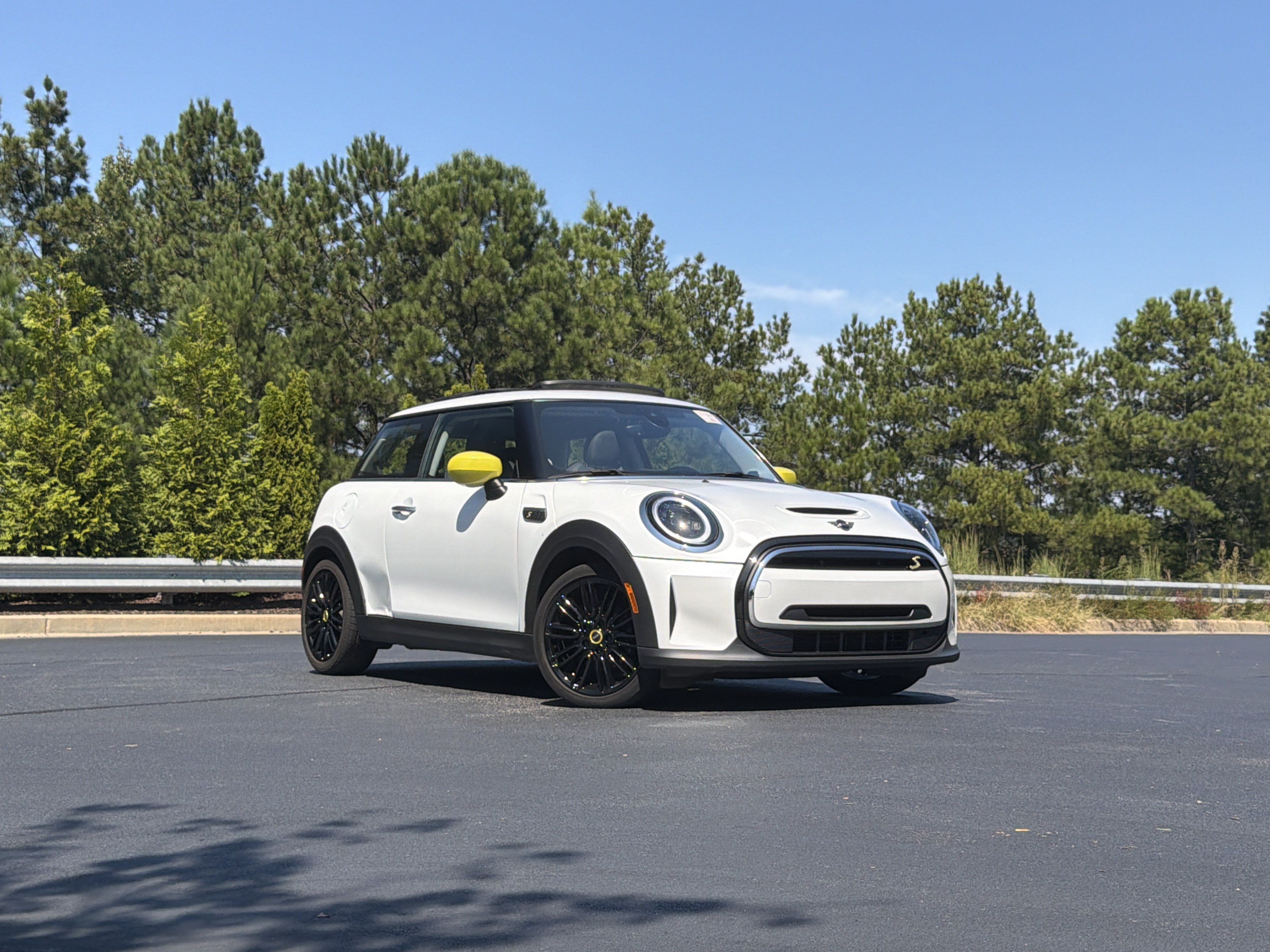 Used 2024 MINI Cooper SE FWD image 2
