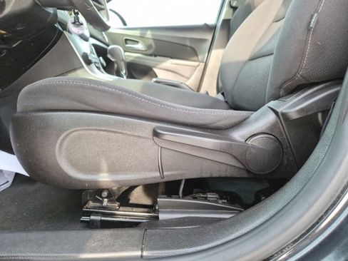 Used 2016 Chevrolet Cruze LT w/ Technology Package image 16