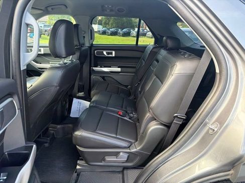 Used 2023 Ford Explorer XLT w/ Equipment Group 202A AWD/4WD image 17