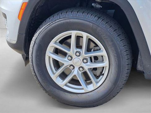 Used 2023 Jeep Grand Cherokee L Laredo AWD/4WD image 14