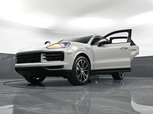 Certified 2026 Porsche Cayenne E-Hybrid AWD/4WD image 39