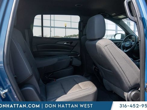 Used 2025 Chevrolet Traverse LT FWD image 22