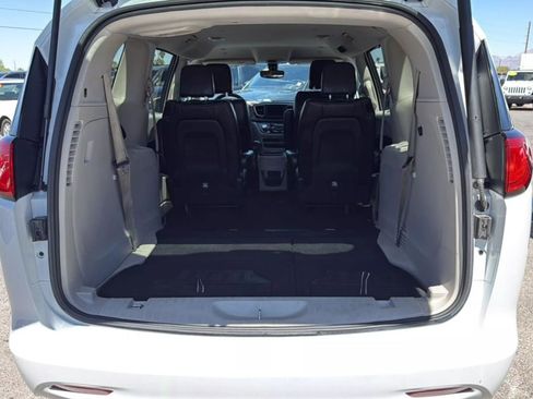 Used 2020 Chrysler Voyager Lxi image 7