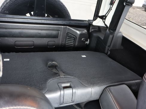 Used 2018 Jeep Wrangler Sport AWD/4WD image 12
