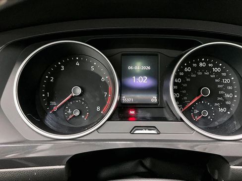 Used 2021 Volkswagen Tiguan SE w/ Panoramic Sunroof Package FWD image 22
