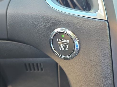 Used 2024 Ford Edge Titanium image 31