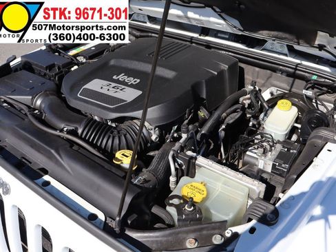 Used 2013 Jeep Wrangler Unlimited Sahara w/ Connectivity Group AWD/4WD image 21