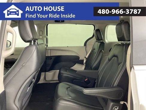 Used 2024 Chrysler Pacifica Touring-L image 16