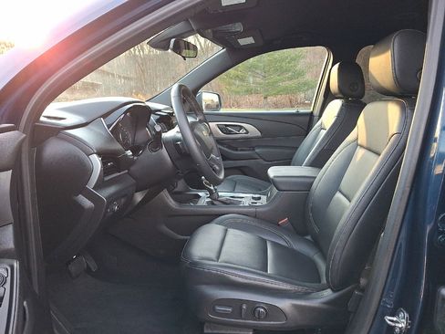 Used 2023 Chevrolet Traverse LT image 14