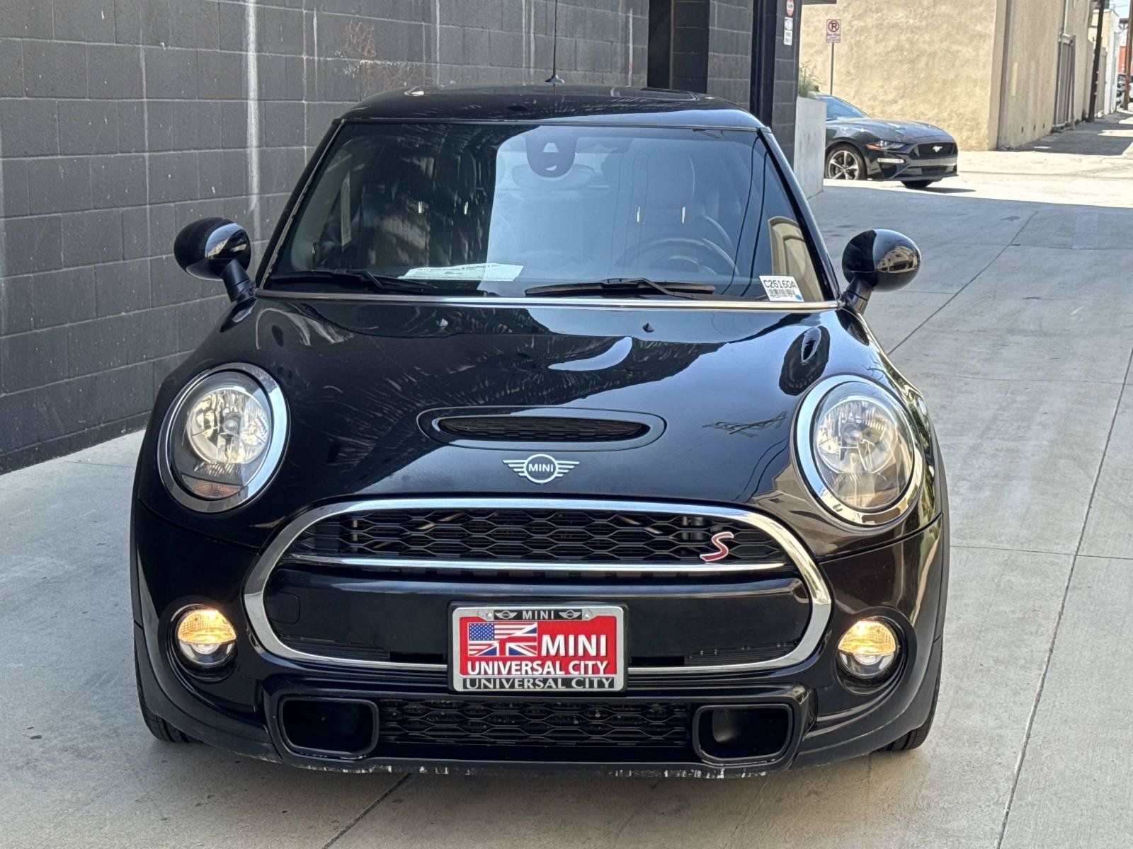 Used 2019 MINI Cooper S w/ Signature Upholstery Package FWD image 2