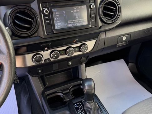 Used 2019 Toyota Tacoma SR w/ SR Convenience Package image 10