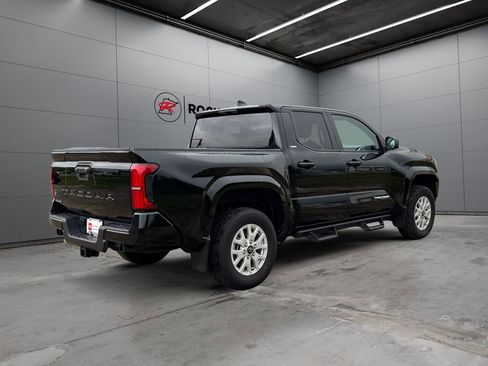 Certified 2024 Toyota Tacoma SR5 AWD/4WD image 5