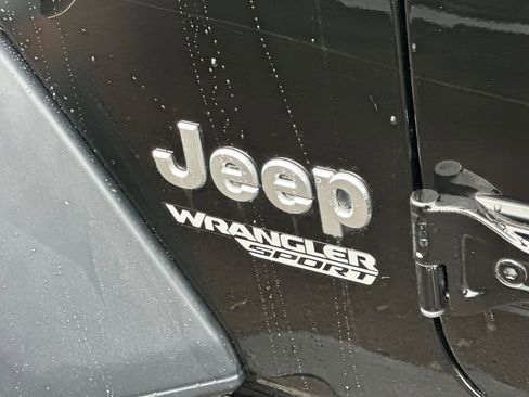 Used 2018 Jeep Wrangler Sport image 23