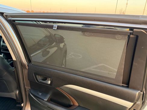 Used 2015 Toyota Highlander XLE image 27