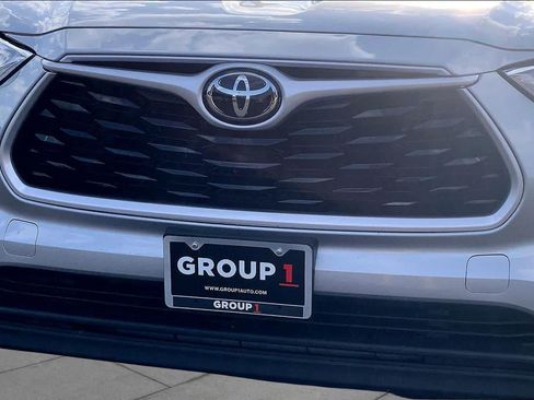 Used 2020 Toyota Highlander XLE FWD image 30