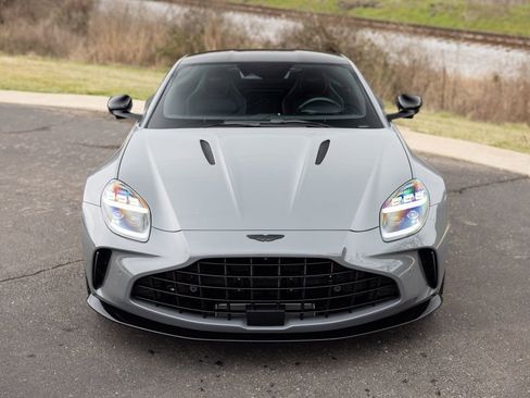 Used 2025 Aston Martin V8 Vantage Coupe image 14