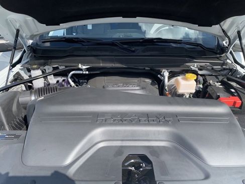 Used 2024 RAM 2500 Tradesman w/ Chrome Appearance Group image 13