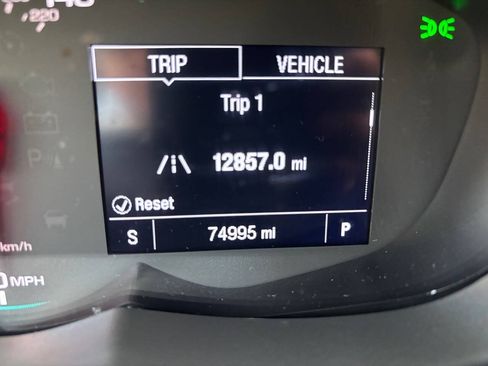 Used 2021 Chevrolet Trax LT FWD image 32