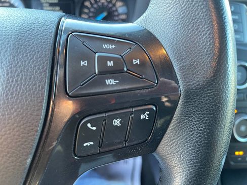 Used 2017 Ford Explorer XLT image 21