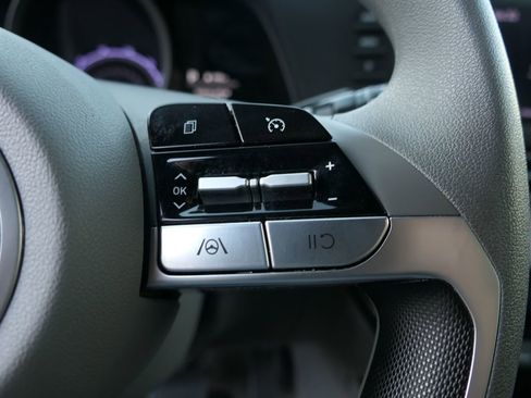 Used 2023 Hyundai Elantra Blue image 15