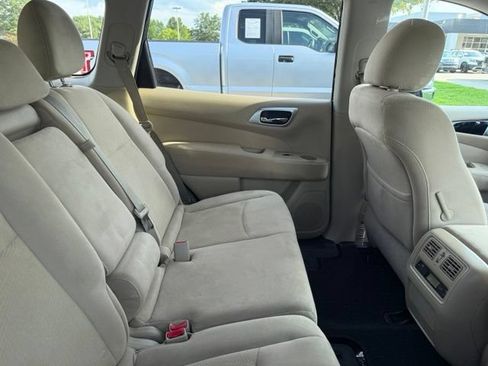 Used 2016 Nissan Pathfinder SV FWD image 10