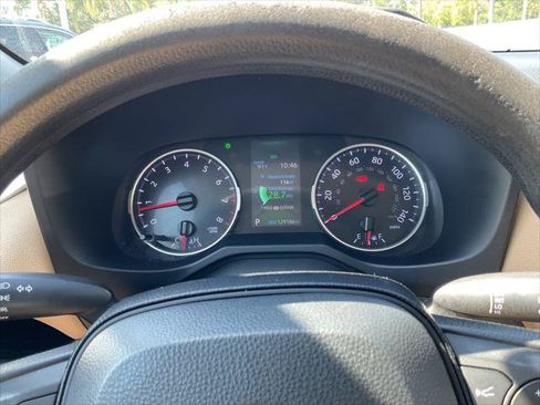 Used 2020 Toyota RAV4 LE FWD image 24