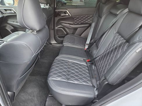 Used 2023 Mitsubishi Outlander SEL image 11