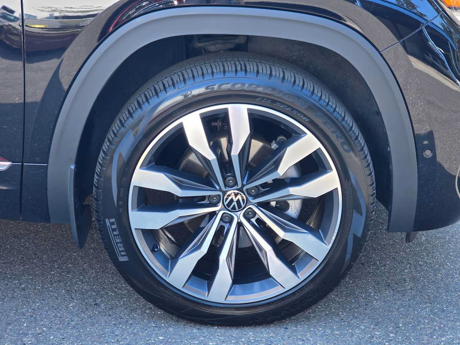Used 2023 Volkswagen Atlas Cross Sport SEL Premium R-Line AWD/4WD image 9