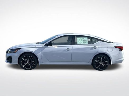 New 2025 Nissan Altima 2.5 SR w/ SR Premium Package AWD/4WD image 2