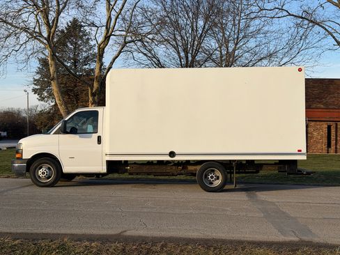 Used 2019 GMC Savana 3500 w/ Power Convenience Package image 3