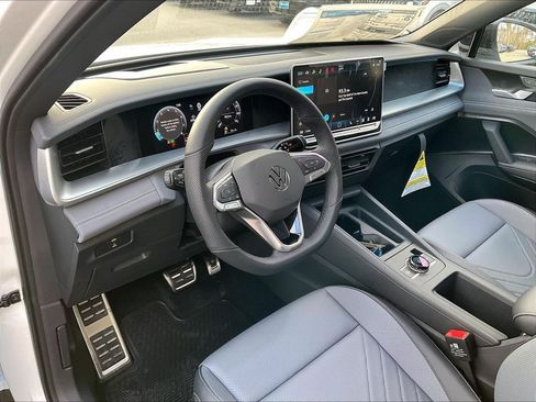 New 2026 Volkswagen Tiguan SE R-Line AWD/4WD image 8