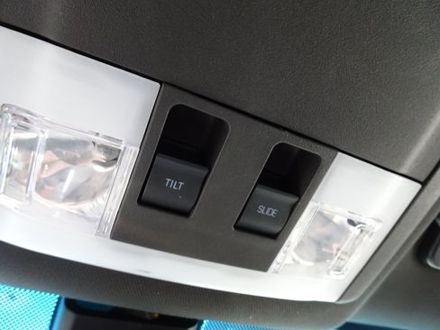 Used 2015 Ford Taurus Limited w/ Equipment Group 301A FWD image 25