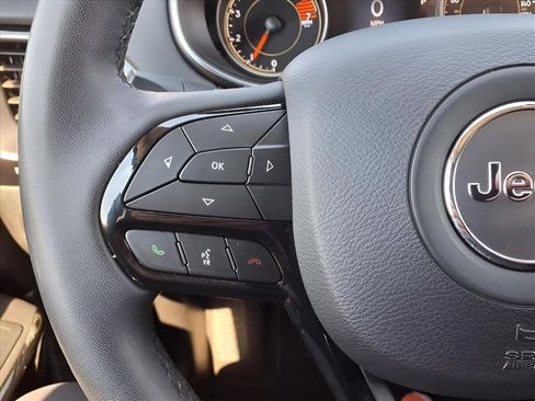 Used 2023 Jeep Cherokee Altitude Lux image 20