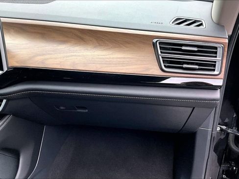 Used 2024 Volkswagen Atlas SE image 26