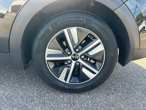Used 2021 Kia Niro EX Premium FWD image 10