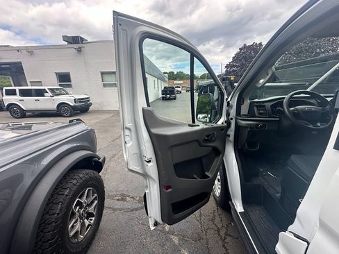Used 2025 Ford Transit 250 148 High Roof RWD image 9