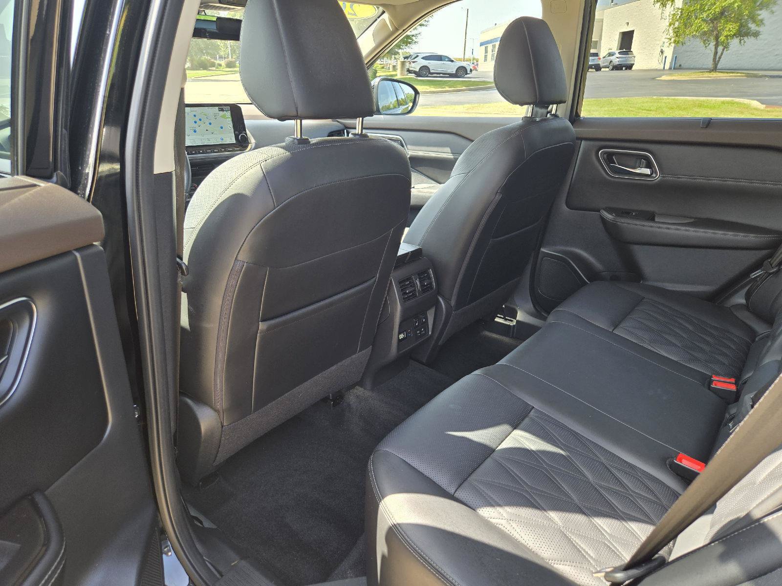 Used 2023 Nissan Rogue Platinum w/ Platinum Premium Package AWD/4WD image 26