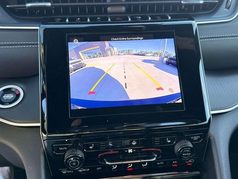 New 2025 Jeep Grand Cherokee L Altitude image 21