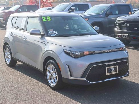 Used 2023 Kia Soul LX w/ LX Technology Package image 5