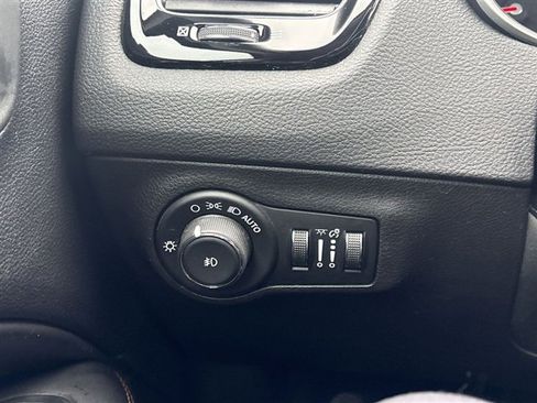 Used 2020 Jeep Compass Limited image 17